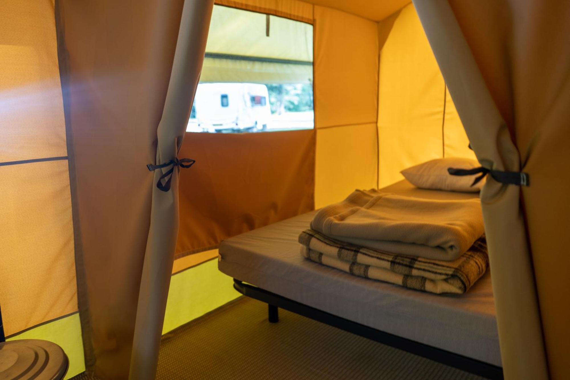 Camping Onlycamp Les Vailhes Lodève Cameră foto